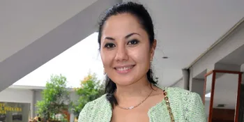 Emma Waroka Ajukan Cerai Saat Suami di Cili