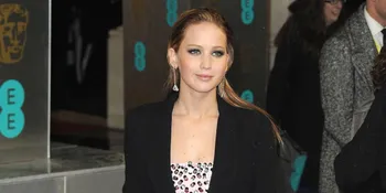Empat Bulan Pacaran, Jennifer Lawrence - Chris Martin Pilih Putus