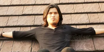 Enggan Bertato, Virzha Idol Lebih Pilih Syal &#38; Blazer