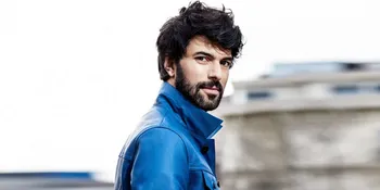 Engin Akyurek 'Omer' Saat Masih Duduk di Bangku Sekolah, Ganteng!