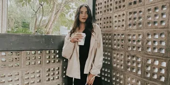 Enzy Storia Rela Tak Lakukan Ritual Ini Demi Bisa Lepas Kerinduan Lihat Pemandangan Saat di Pesawat