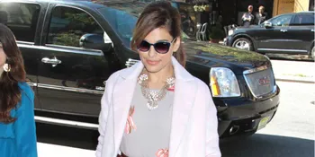 Eva Mendes Angkat Bicara Soal Rumor Putusnya Dengan Ryan Gosling