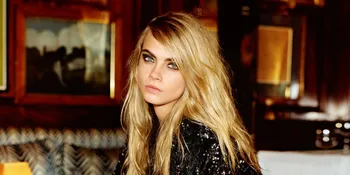 Eww... Ciuman Cara Delevingne Bikin Leher Pacarnya Merah