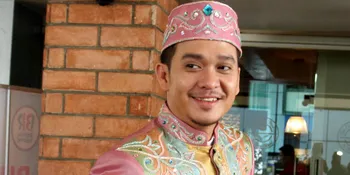 Fadlan Mundur Jadi Presenter Infotainment Karena Istri?