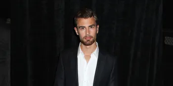 Fakta Tentang Theo James Ini Bisa Bikin Siapa Saja Kagum