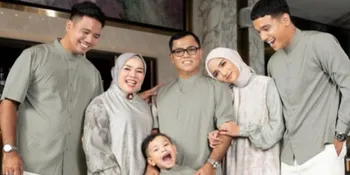 Family Portrait Fuji Sambut Momen Ramadan, Kompak Pakai Sarimbit Bareng Gala Sky