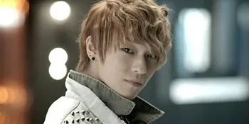Fans Hong Kong Kado Bus Spesial Untuk Ultah L.Joe Teen Top
