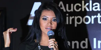 Farah Quinn Kenalkan Pisang Goreng di New Zealand