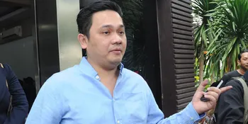 Farhat Abbas Pilih Serahkan Buah Hatinya Pada Nia Daniati