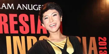 Fashion Poppy Sovia Terinspirasi Nirvana dan Sex Pistols
