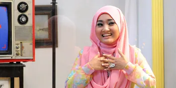 Fatin Shidqia Lega Tak Pakai Baju Seragam Lagi