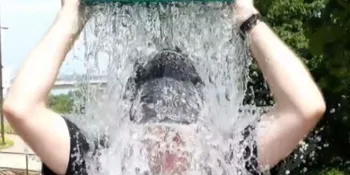 Fenomena Ice Bucket Challenge dan Sindiran Manis Dari Palestina