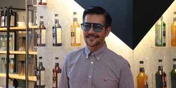Ferry Salim Bersama Meccaya Pharmaceutical Donasikan APD untuk Tenaga Medis