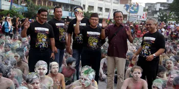 Festival Laskar Pelangi Pertunjukkan Tarian Pendulang Timah
