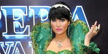 Fifie Buntaran Gemar Koleksi Aksesoris Dari Kulit Hewan