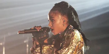 FKA Twigs Pamer Perut Buncit Dalam Klip Terbarunya