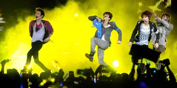 [FOTO] 12 Jam Sebelum Konser, Fans Sudah Antri Demi SHINee