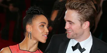 FOTO: 2 Hari Berturut-Turut, FKA Twigs Tak Pakai Cincin Tunangan