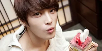 Foto: Adegan Ciuman Jaejoong JYJ Buat Fans Cemburu
