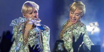 FOTO: Aksi Liar Miley Cyrus di Atas Panggung, Bikin Geleng Kepala