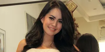 [Foto] Anggun, Kartika Putri Dalam Balutan Gaun Pengantin Putih