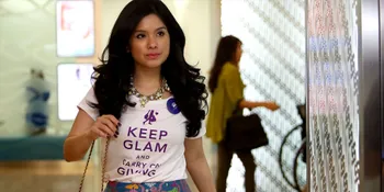[FOTO] Annisa Pohan Cium Mesra Suami di New York