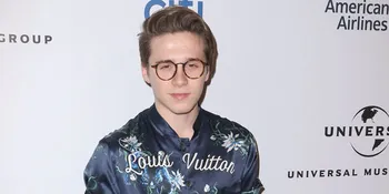 FOTO: Asyik Main Skateboard, Brooklyn Beckham Jatuh Terlentang