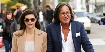 [FOTO] Ayah Gigi Hadid Kencan Dengan Tunangannya Yang Masih Muda