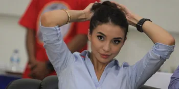 [Foto] Bagaimana Gaya Manohara Saat Ambil Self Picture?