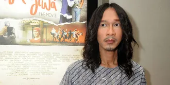 [FOTO] Bak Bulan Madu Kedua, Aming Cium Mesra Istrinya