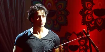 Foto Bareng Ayu Ting Ting, Shaheer Sheikh Pasang Wajah Datar