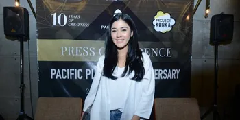 Foto Bareng Kedua Orangtua, Naysilla Mirdad Ungkap Soal Perbedaan