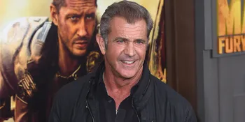 [FOTO] Beda 34 Tahun, Mel Gibson Rangkul Mesra Pacar Cantiknya