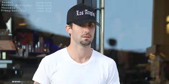 [FOTO] Beginilah Penampilan Adam Levine Sebagai Pengantin Baru