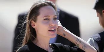 [FOTO] Belanja Bareng Anak, Angelina Jolie Borong Banyak Mainan