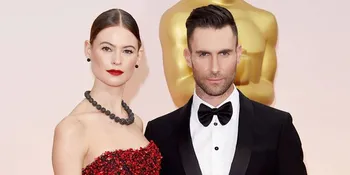 [FOTO] Belanja, Behati &#38; Adam Levine Gandengan Tangan Mesra
