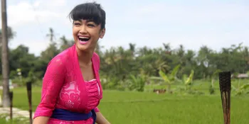 [FOTO] Belanja di Singapura, Jupe Pamer Bibir Super Seksi