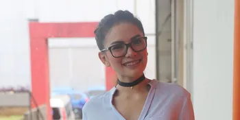 [FOTO] Bersandar di Dada Cowok, Nikita Mirzani Sudah Punya Pacar?
