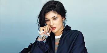 [FOTO] Berubah Drastis, Kylie Jenner Pamer Rambut Blonde