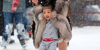 FOTO: BFF, Imutnya North West &#38; Penelope Disick Gandengan Tangan