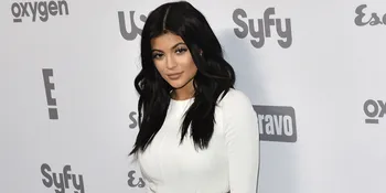 [FOTO] Bibir 'Monyong' Kylie Jenner, Sensual Atau ...