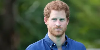 [FOTO] Bikin Gemas! Ketika Pangeran Harry Sibuk Godain Gadis Kecil