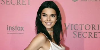 FOTO Bikin Iri! Doyan Makan Burger, Kendall Jenner Tetap Langsing
