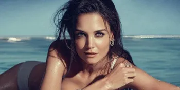 [Foto] Bintangi Iklan Perhiasan, Katie Holmes Telanjang Dada