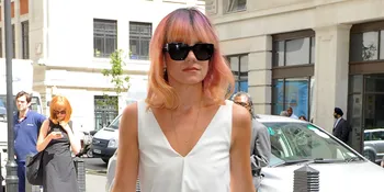 [Foto] Borgol Lily Allen, Polisi Ini Tersandung Masalah