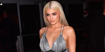 [FOTO] Bosan Blonde, Kylie Jenner Kembali Ganti Warna Rambutnya