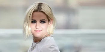 [FOTO] Cantik di Red Carpet, Kristen Stewart Pamer Abs Seksi
