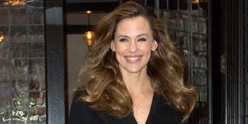 FOTO: Cerai, Jennifer Garner Rayakan Ultah Bareng Teman-Temannya