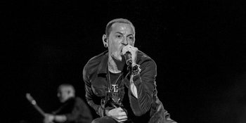 Foto Chester Bennington 5 Hari Sebelum Bunuh Diri, Masih Senyum