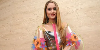 [FOTO] Cinta Laura Pose Bareng Para Pemain 'THE NINTH PASSENGER'